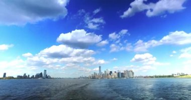 Aşağı Manhattan ve Jersey Staten Adası feribot görüldüğü gibi şehir manzarası