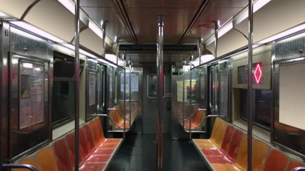 Interior do carro vazio do metrô de Nova York — Vídeo de Stock