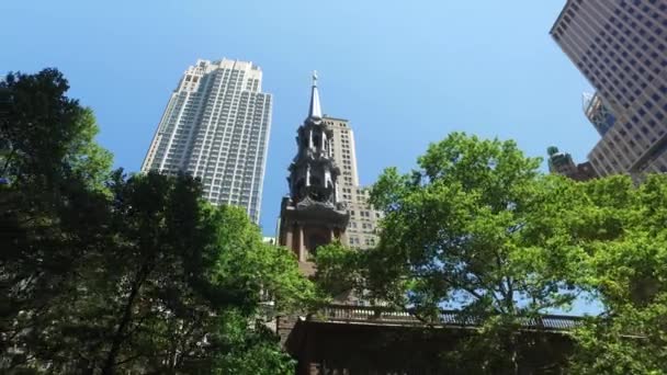 Day Establishing Shot St. Paul 's Chapel of Trinity Church Wall Street — стоковое видео