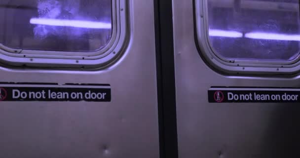 Extrém Vértes New York City metró ajtók — Stock videók