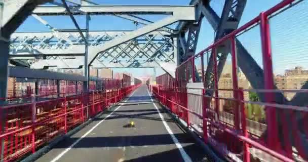 Perspective on Williamsburg Bridge Pedestrian Sidewalk — Stock Video