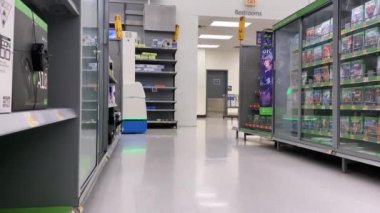 Walmart 'ta Otomatik Döşeme Temizleme Robotu Görünümü
