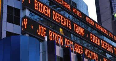 News Ticker, Biden 'ın Trump' ı Yendiğini Bildiriyor