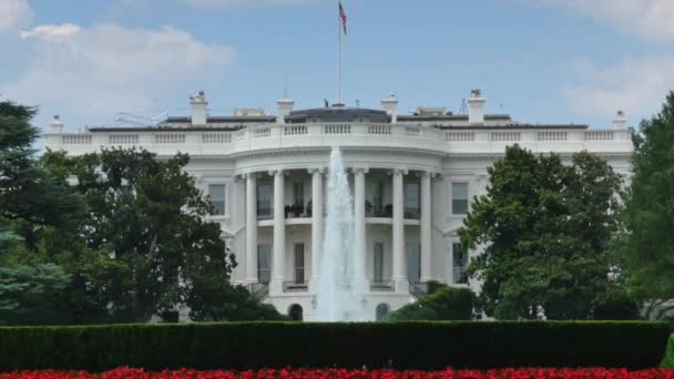 Casa Bianca Zoom Out per mostrare recinzione — Video Stock