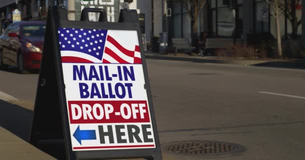 Επίσημο Mail-In Ballot Drop-off Sign on Street — Αρχείο Βίντεο