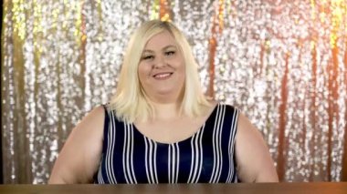 Hayal kırıklığına uğramış bir kadın realite şovu jürisinin 