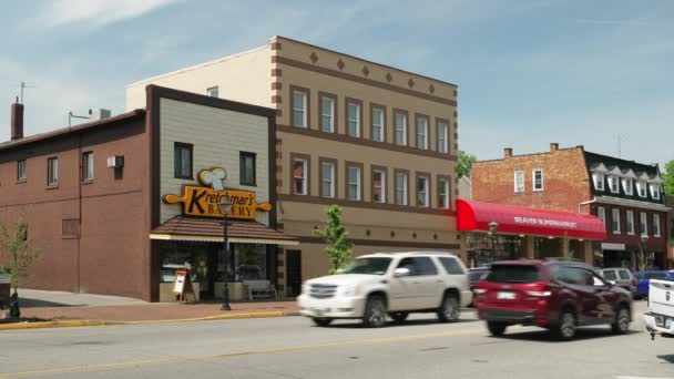 华盛顿 2021年5月 美国宾夕法尼亚州比弗大街 Beaver Pennsylvania 的一个阳光普照的商业街 面包店和Bodega在考虑 匹兹堡郊区 — 图库视频影像