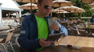 Adama Cafe kullanır ipad