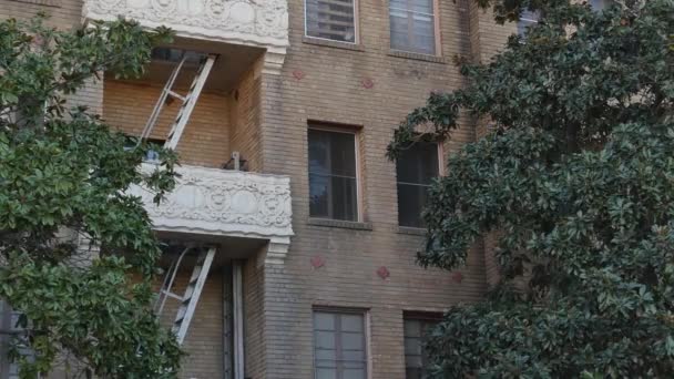 Typical Manhattan Apartment Building Establishing Shot — Stock Video