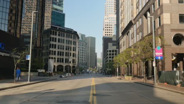 Eine leere Straße in der Innenstadt von Pittsburgh, pa. — Stockvideo