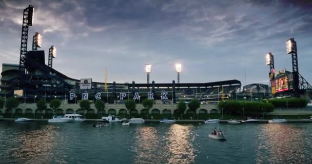 Establecimiento de un parque en la costa norte de Pittsburgh . — Vídeos de Stock