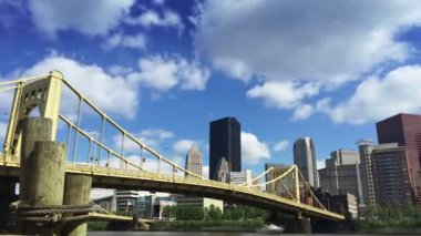 Pittsburgh manzarası bir yaz zaman atlamalı çekim.