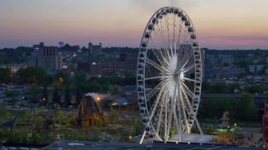 Dönme dolap Niagara Falls turizm alanında