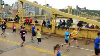 4 k Pittsburgh maraton koşucular 4279