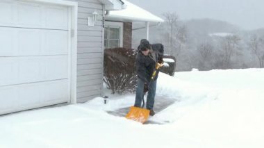 4 k adam kürek Driveway 3978