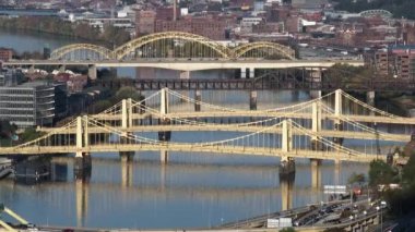 Köprüler Allegheny Nehri Pittsburgh, Pennsylvania. 4 k Ultrahd.