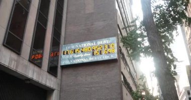 New York City - Circa Temmuz, 2014 - Manhattan, New York'ta sayma ABD Ulusal Borç Saati bir yaz kurma çekim.