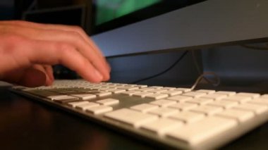 4k Yakın Çekim Bilgisayar Klavye yazma 4261