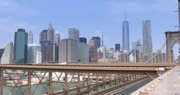 4k Manhattan Skyline z brooklynského mostu — Stock video