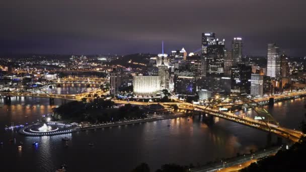 Um lapso de tempo de 4K do The Point no centro de Pittsburgh, Pensilvânia . — Vídeo de Stock