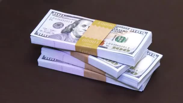 A pile of 40,000 dollars in new 100 dollar bills gets slid across the desk. — Stock Video