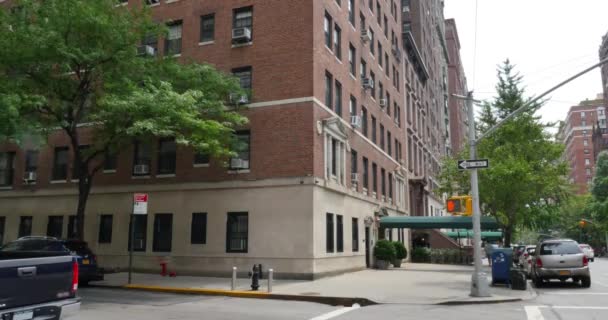 4K Typique Upper West Side Apartment Building Établissement de tir — Video