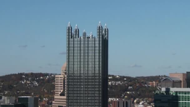 Pomalé přiblížení z PPG Place na panorama Pittsburghu. Může být vhodný pouze pro editační nebo dokumentární použití. V 4k UltraHD. — Stock video