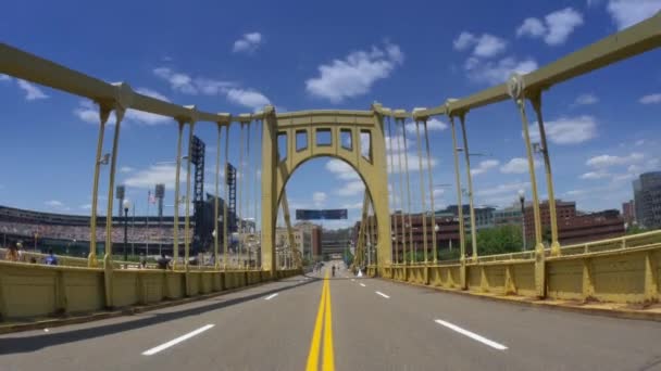 4k roberto clemente brücke und pnc park — Stockvideo