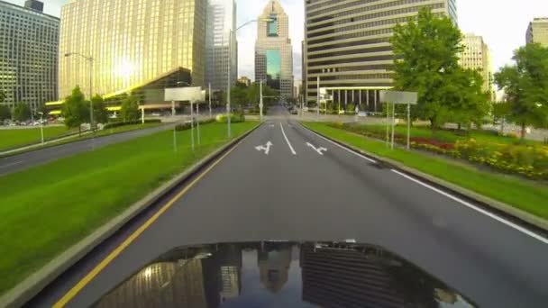 Conduciendo hacia el centro de Pittsburgh, Pennsylvania . — Vídeo de stock