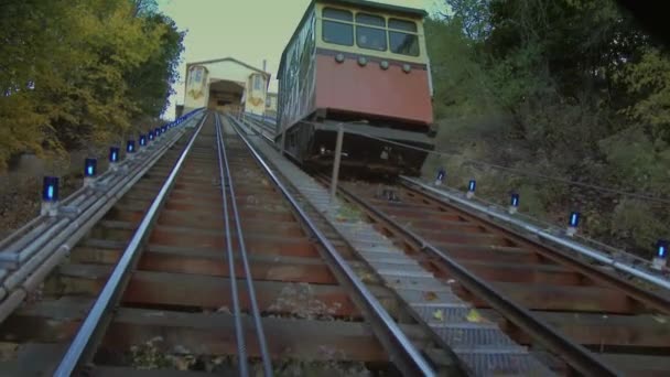 Der Blick des Fahrgastes auf die Gleise der Monongahela-Steigung. in 4k ultrahd. — Stockvideo