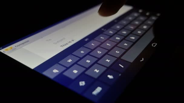 Digitare un'e-mail su un tablet PC 4349 — Video Stock