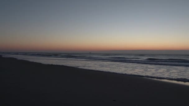 Lever de soleil matinal sur l'océan — Video