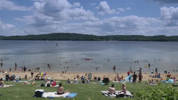 4K Lago Arthur Beach Goers — Video Stock