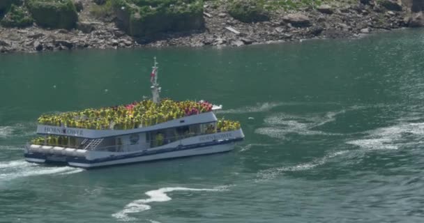 4 k Niagara Falls Tourboat — Stockvideo