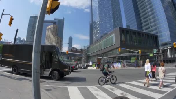 4K UPS leverans lastbil i Toronto — Stockvideo