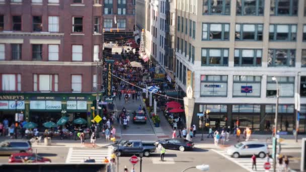 Concurrida y popular East 4th Street en el centro de Cleveland — Vídeo de stock