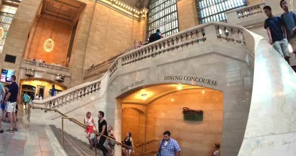 New York City - Circa juli 2014 - ett upprättande av skott av inre av Grand Central Station i New York City. — Stockvideo