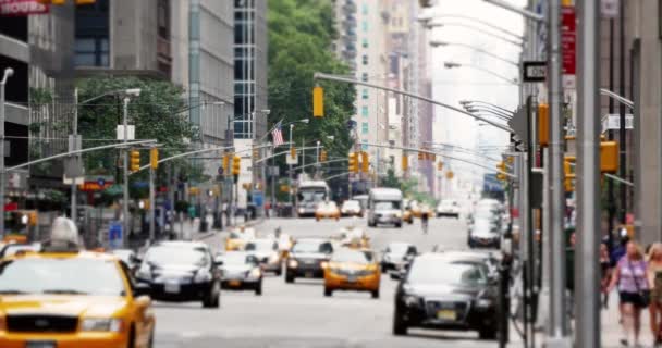 4k Manhattan városkép Traffic gyalogosok Avenue Amerika — Stock videók