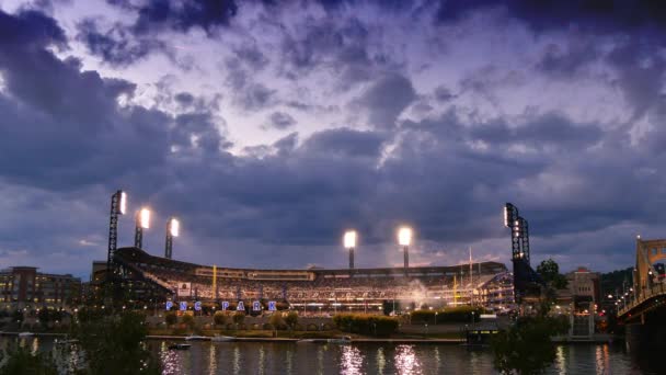 4K PNC Park Establecimiento de la noche de tiro — Vídeos de Stock