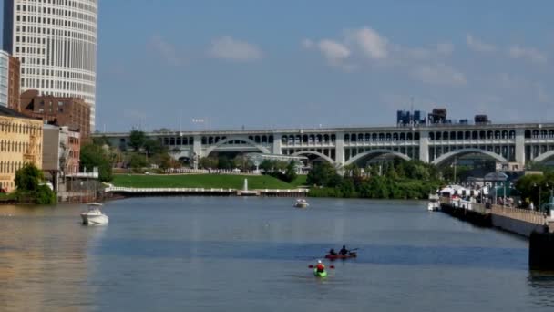 Cleveland schippers en Skyline — Stockvideo