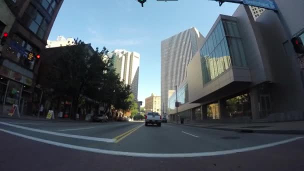 Вождение в центре Питтсбурга — стоковое видео
