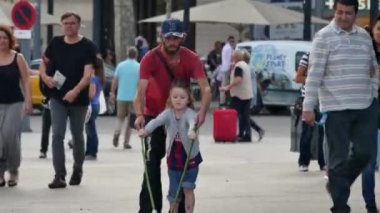 Plaza de Catalunya turistler