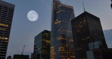 Manhattan Skyline ve Bank of America Binası Over 4k Full Moon