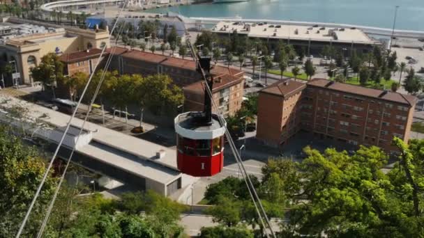 Transbordador cable car as it travels from Montjuïc  to the Barceloneta — Wideo stockowe