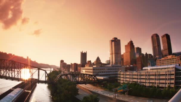 4k Pittsburgh Einspielung Schuss in der Dämmerung — Stockvideo