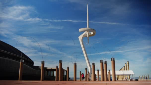 Los turistas visitan el Parque Olímpico de Montjue.net c — Vídeos de Stock