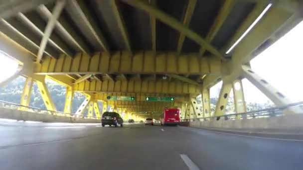 Körning över Fort Pitt-bron — Stockvideo