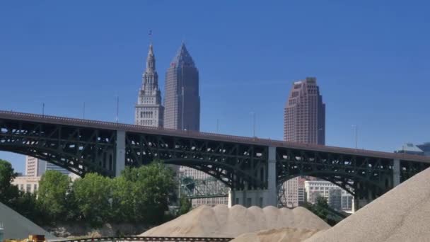 4k Cleveland Skyline ustanawiającego strzał — Wideo stockowe