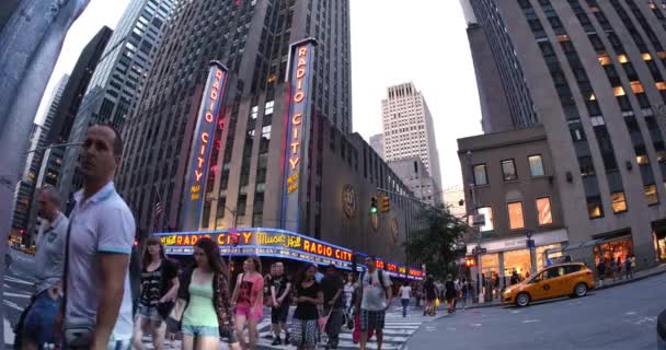 4K Radio City Music Hall zewnętrzna ustanowienie strzał — Wideo stockowe