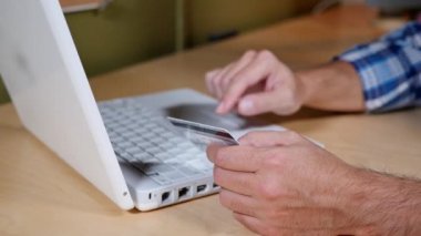 kredi kartı bilgilerinizi bir on-line alışveriş sitesi girme.